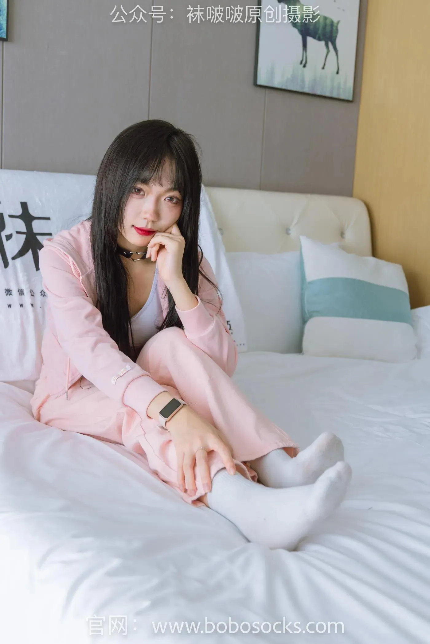 [BoBoSocks袜啵啵]NO.141 周周-运动鞋、白棉袜、裸足 [140P]插图1